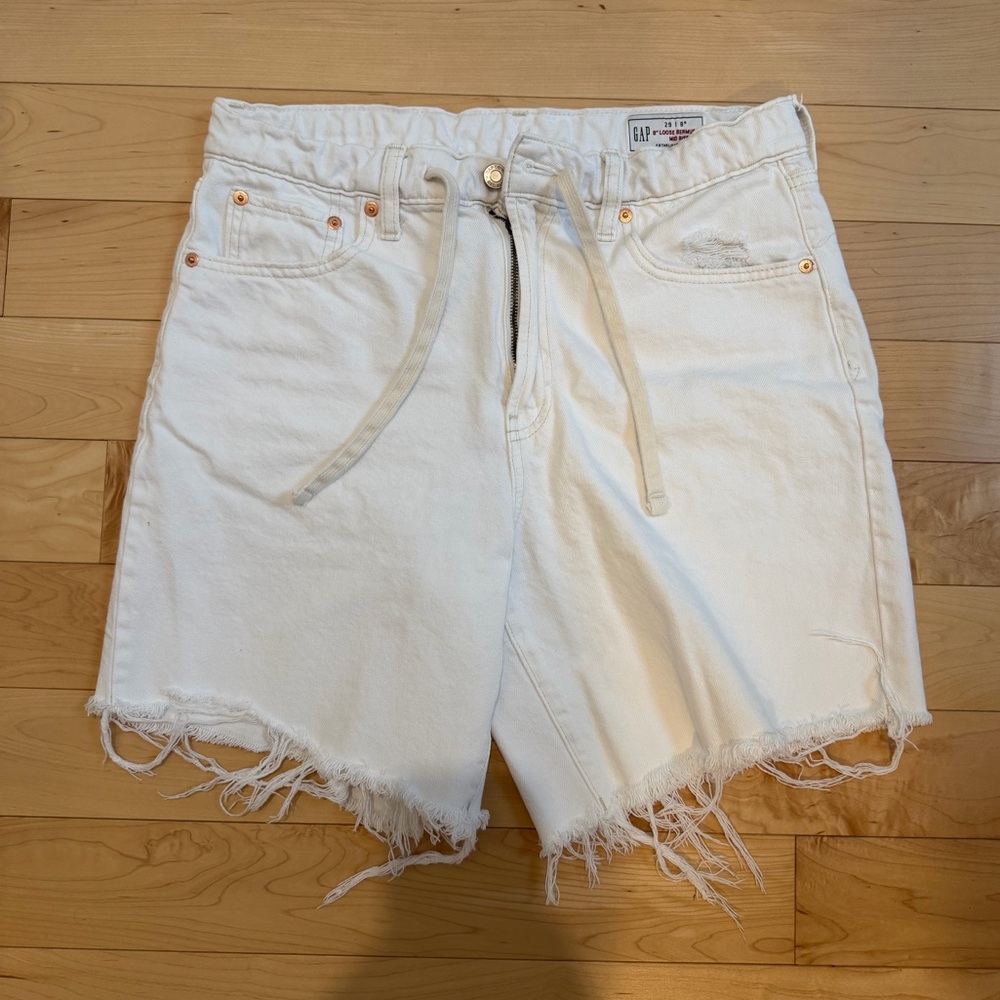 GAP Women's 8” Loose White Denim Bermuda Shorts